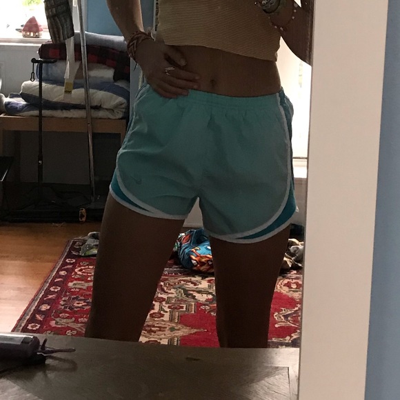 Baby blue nike shorts - Picture 2 of 5